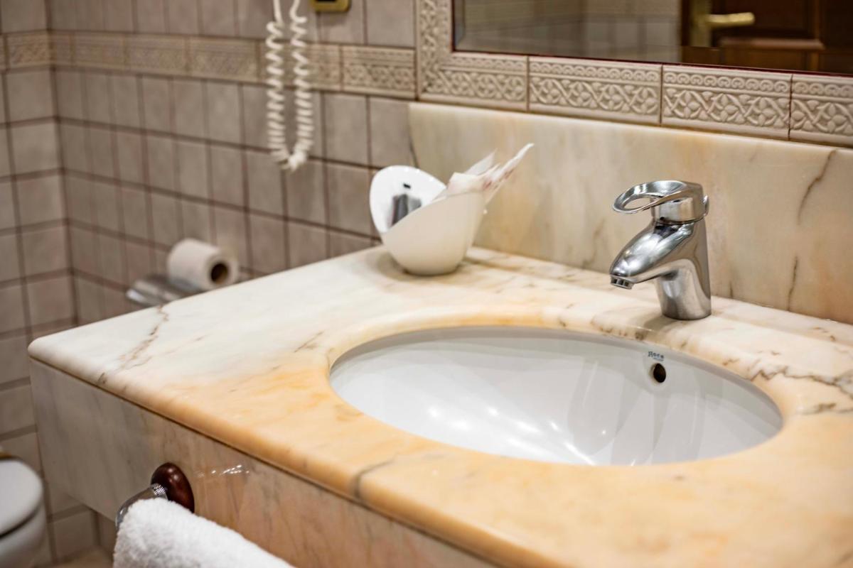 Un baño de Hotel Spa Tudanca Aranda