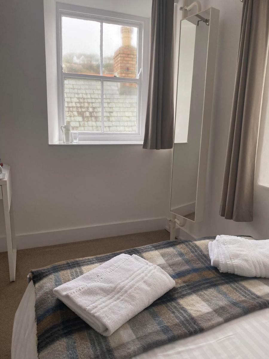 Cadgwith Cove Inn - Housity