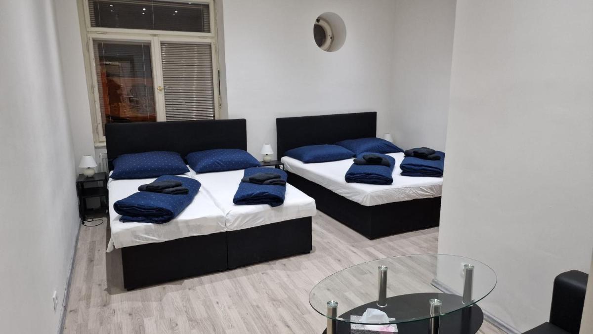 Apartment Flora - late check-out at noon 12 o clock for free - Housity