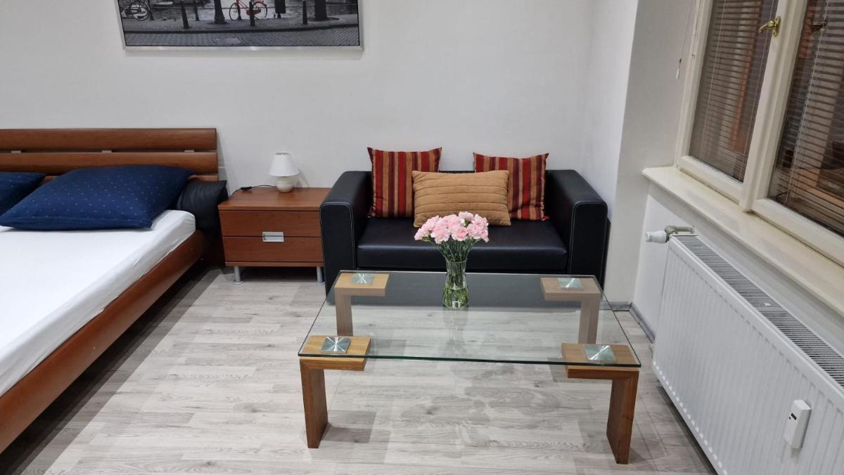 Apartment Flora - late check-out at noon 12 o clock for free - Housity