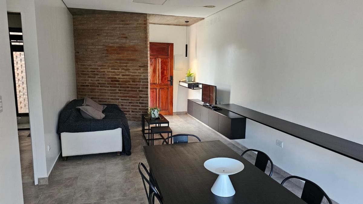 Suitetrails - Casa J moderna con amplio jardín en barrio cerrado