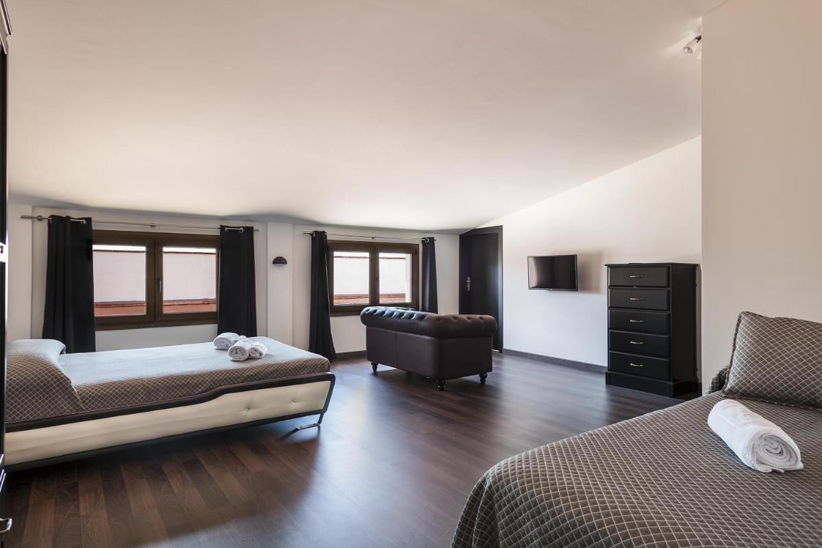 Hotel Montmar - Housity