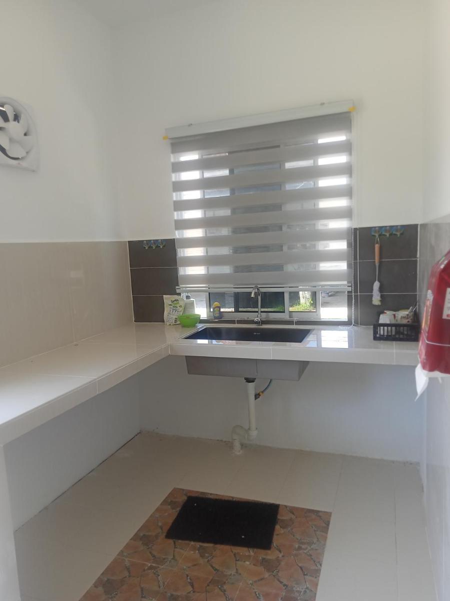 Chalet aircond HSNZ KTCC RM50 OYO homestay RM100 Kakmah roomstay pantai timur guest house Kuala Terengganu - Housity