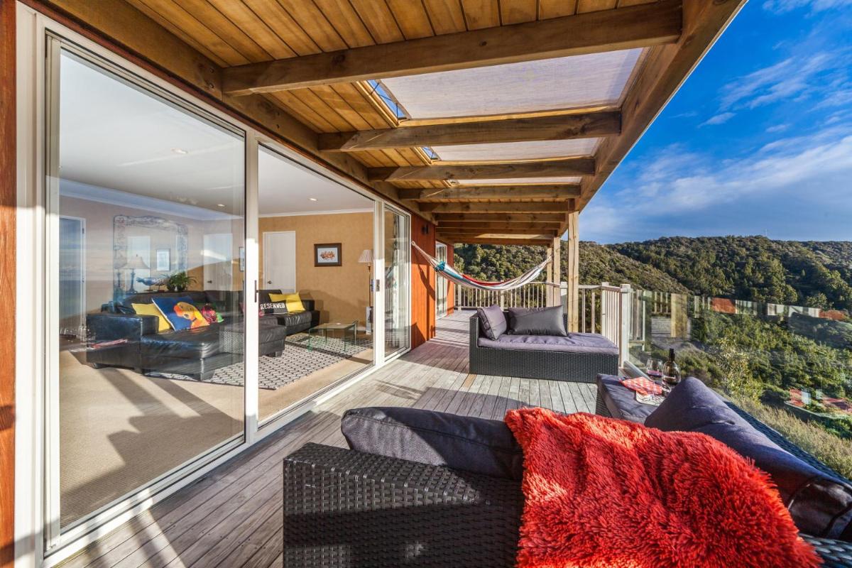 Romantic Piha - Housity
