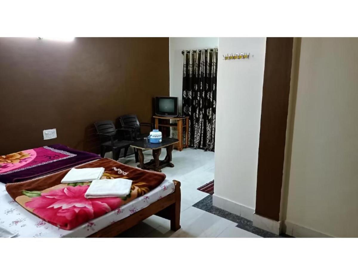 Hotel Angel, Pachmarhi - Housity