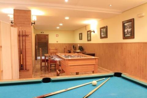 Mesa de billar en Aparthotel Sarrato