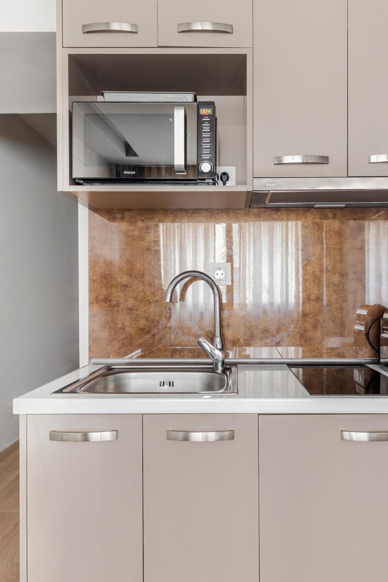 #Aura Studios & Suites V9-10 - Housity