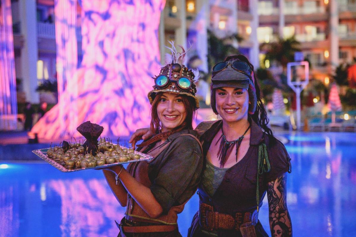 Clientes alojados en Bahia Principe Fantasia Tenerife - All Inclusive