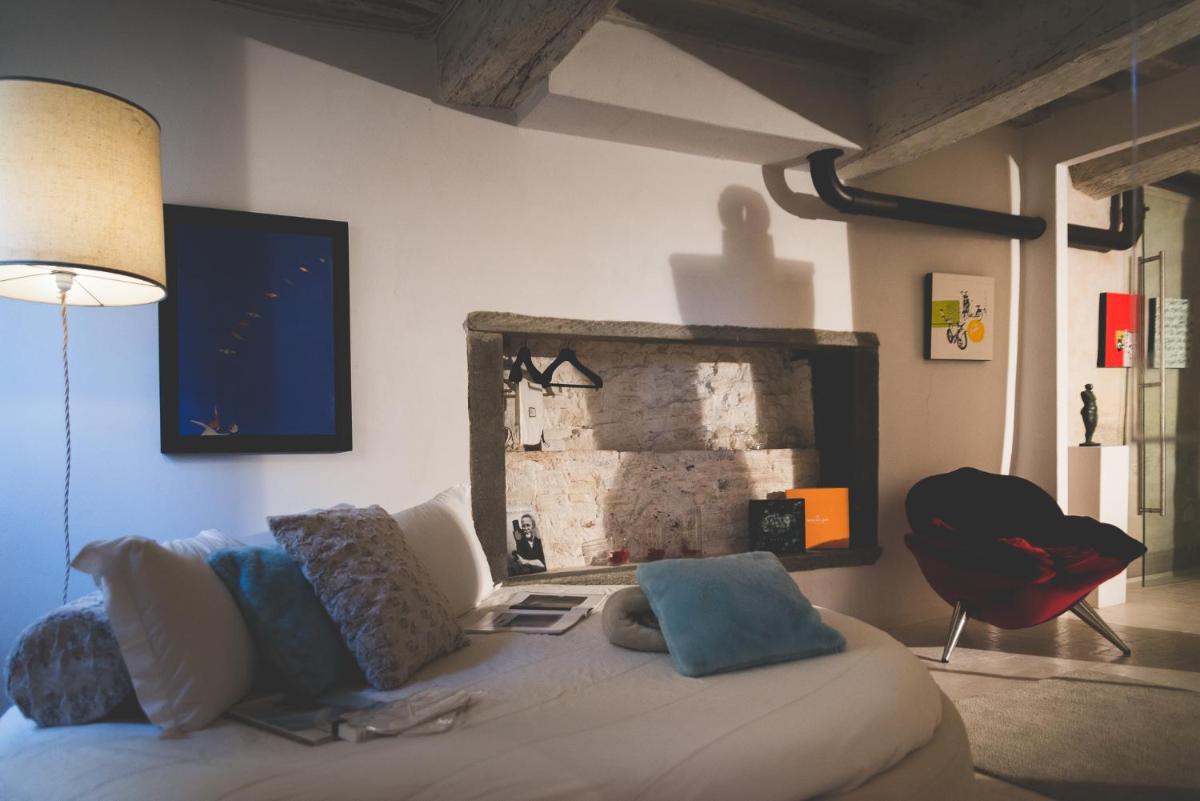 ART SUITE GALLERY - Tuscany - medieval town close to Florence, Pisa, Lucca, Chianti Zone, Versilia - Housity