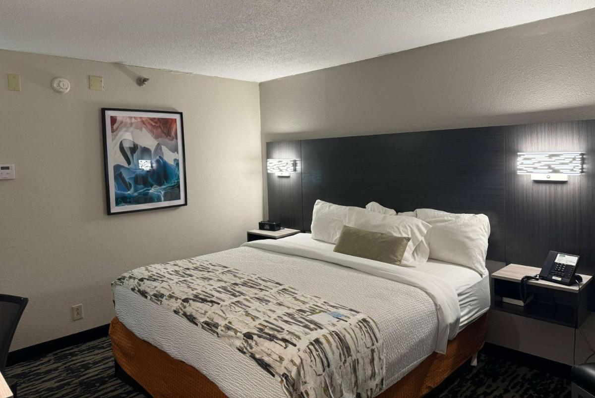 Wingate by Wyndham Dayton North - Housity