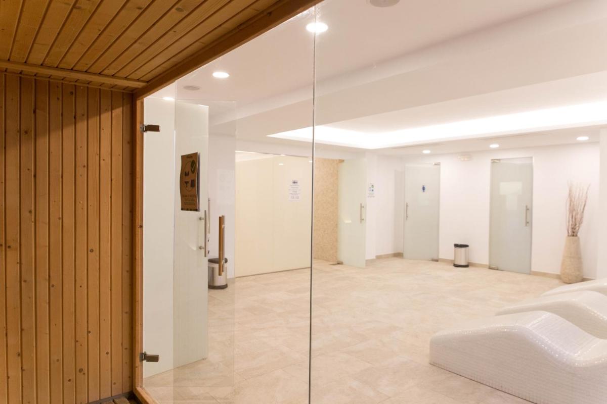 Un baño de Ferrer Janeiro Hotel & Spa