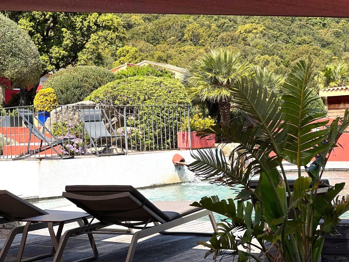 Jardin de l'établissement Le Roc E Fiori Hotel - Teritoria