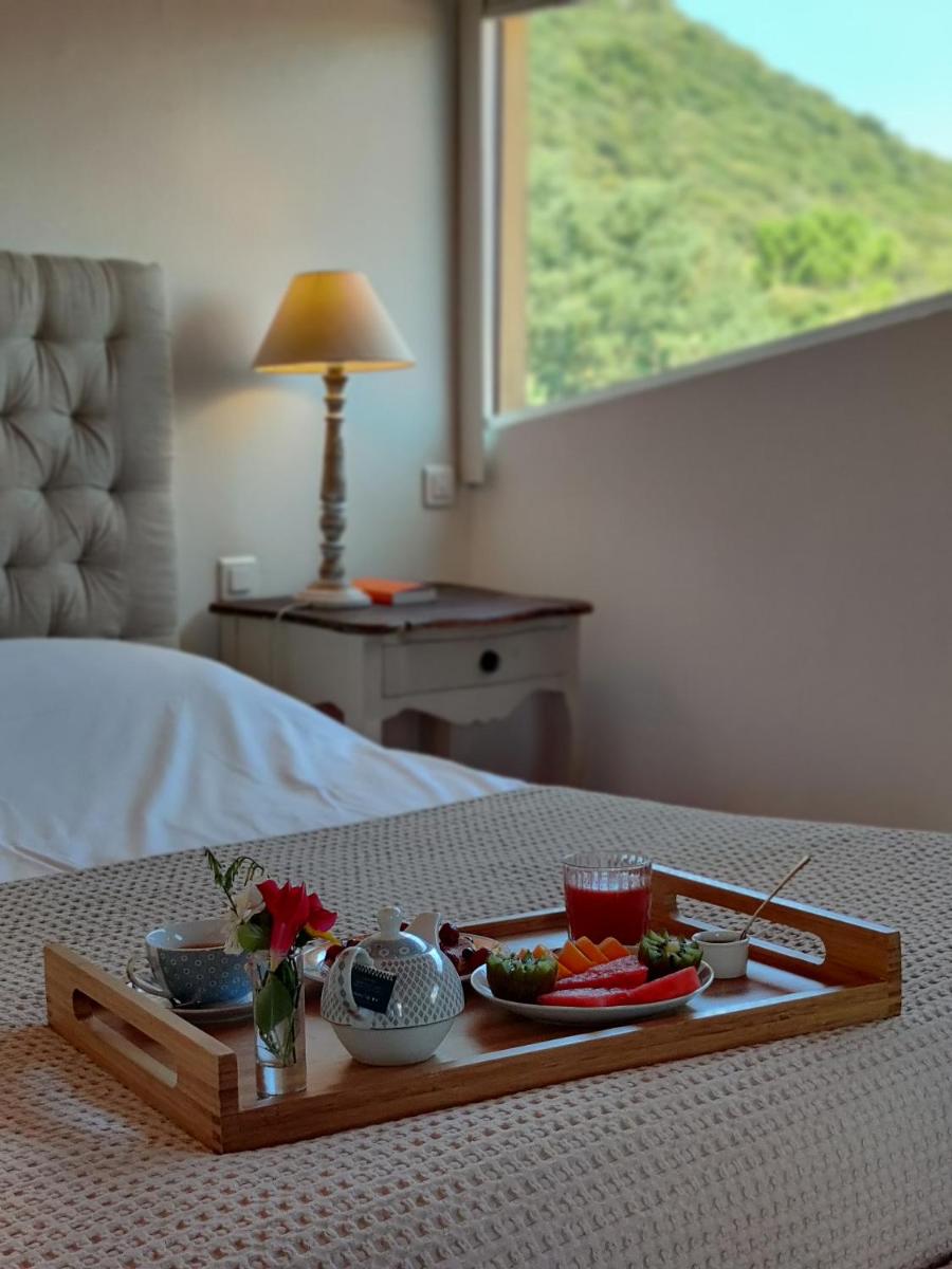 Un ou plusieurs lits dans un hébergement de l'établissement Le Roc E Fiori Hotel - Teritoria