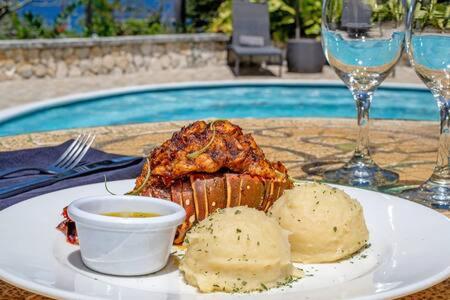 Hospitality Expert Mr X Suite - Tour Pool Bar Beach - Housity