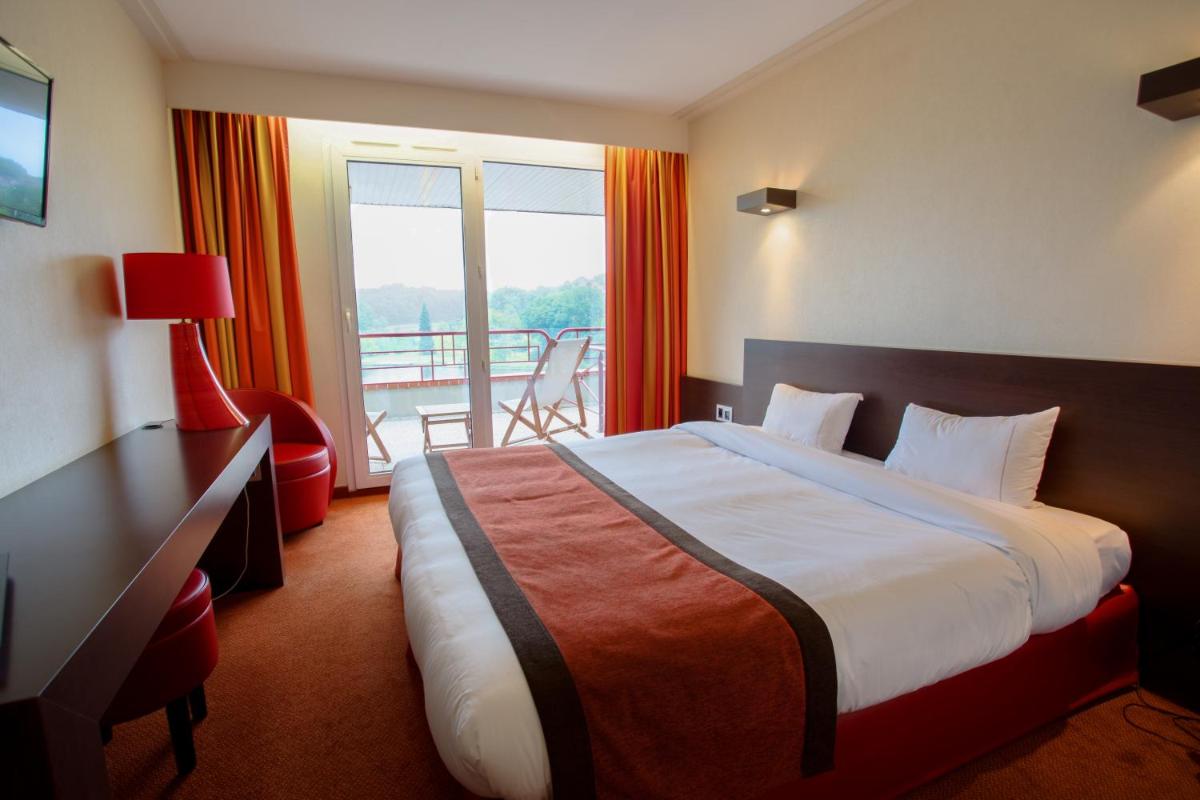 Un ou plusieurs lits dans un hébergement de l'établissement Hôtel Spa Du Béryl