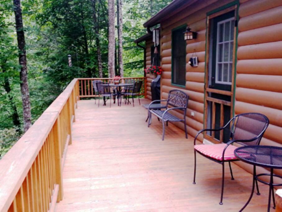 Serene & Cozy - Peaceful View - Fireplace - Creek - Housity