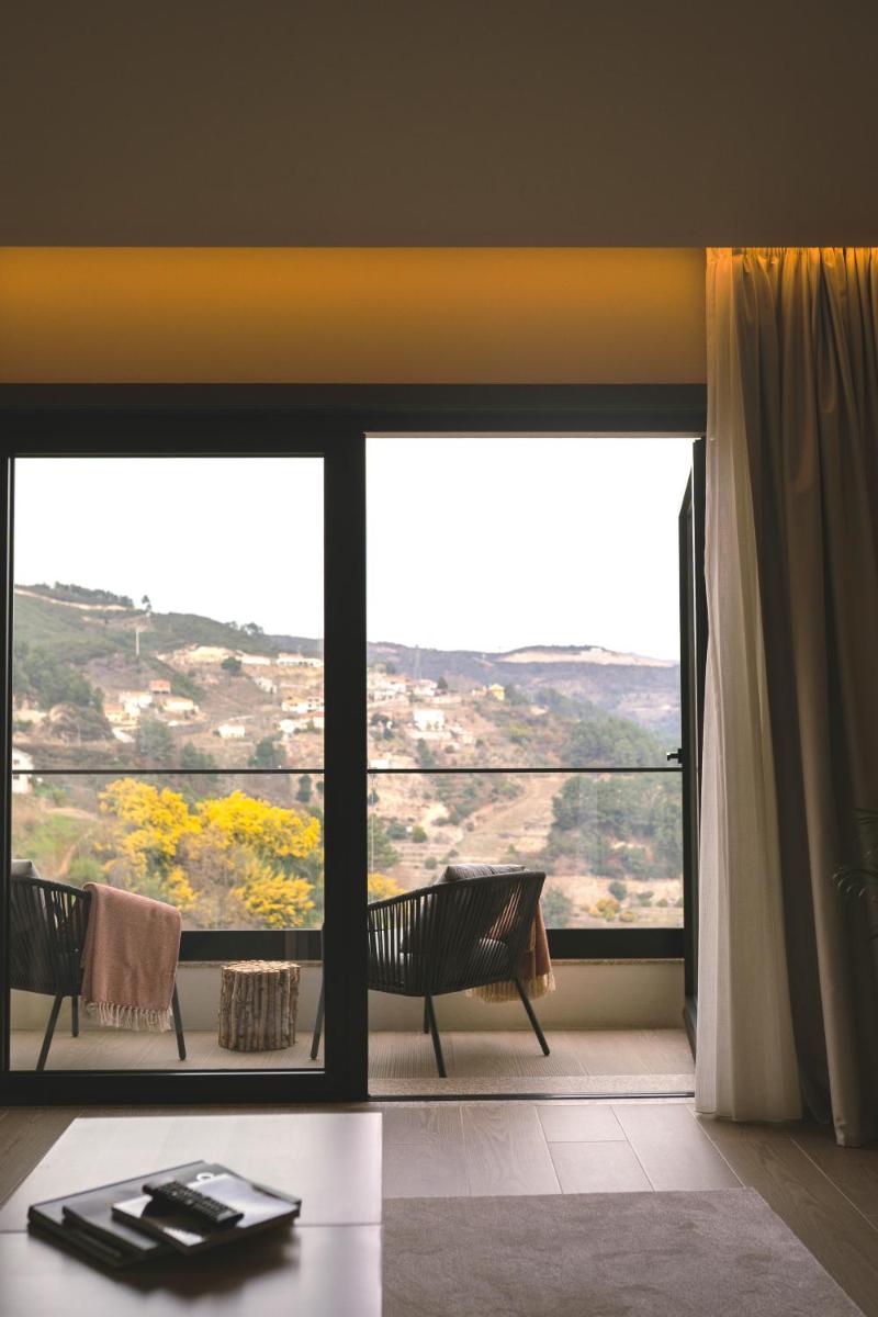 Uma vista geral da montanha ou uma vista da montanha a partir do hotel