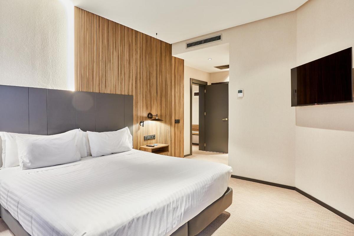 Cama o camas de una habitación en Silken Ciudad Gijón