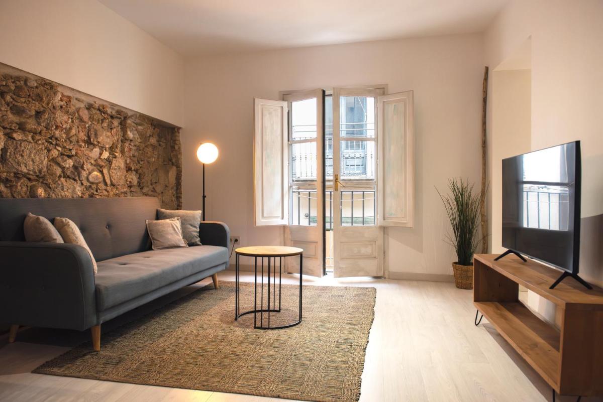 Elena Apartments Girona - Hizvo