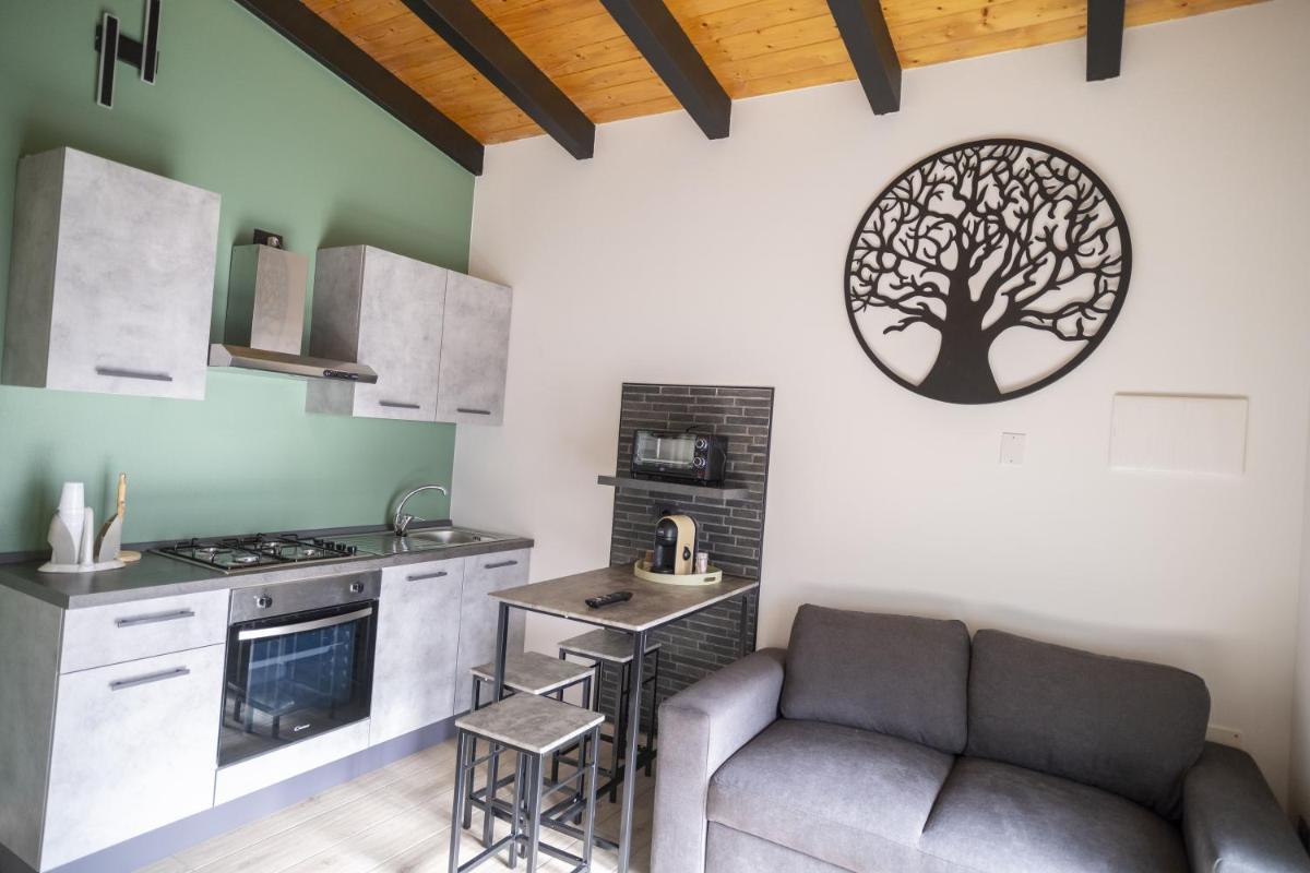 Domo San Leone Uta - Guest House Storica con Vasca Idromassaggio, Giardino e Parcheggio Privato - Housity