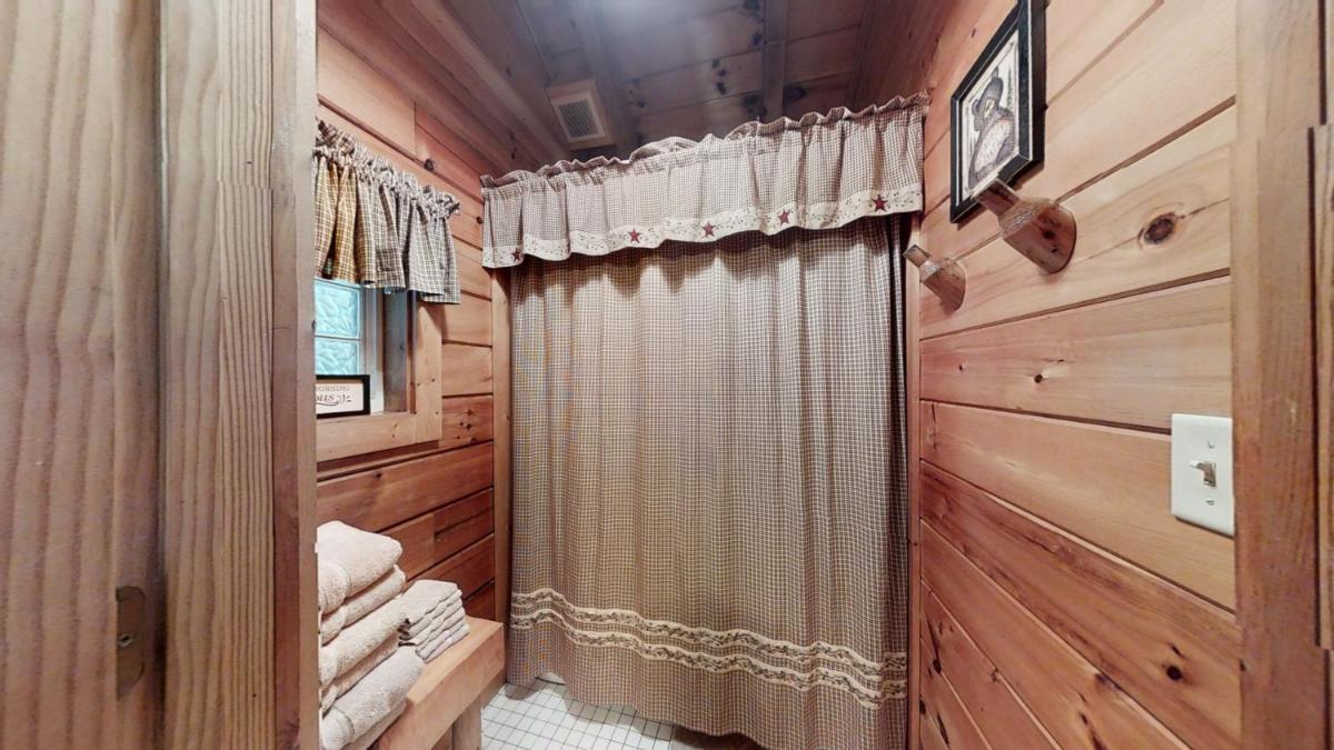 Snoozers Hollow - Housity