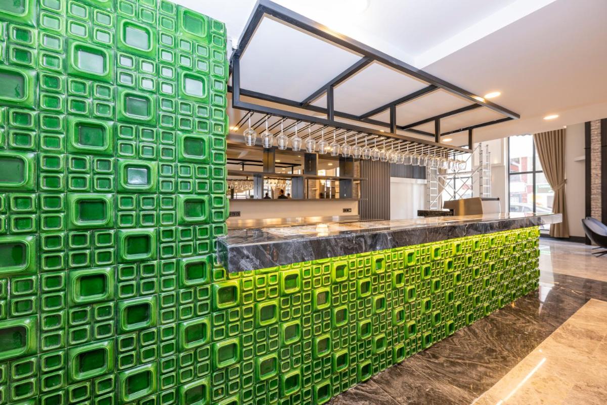The Nirvanas Hotel - Housity