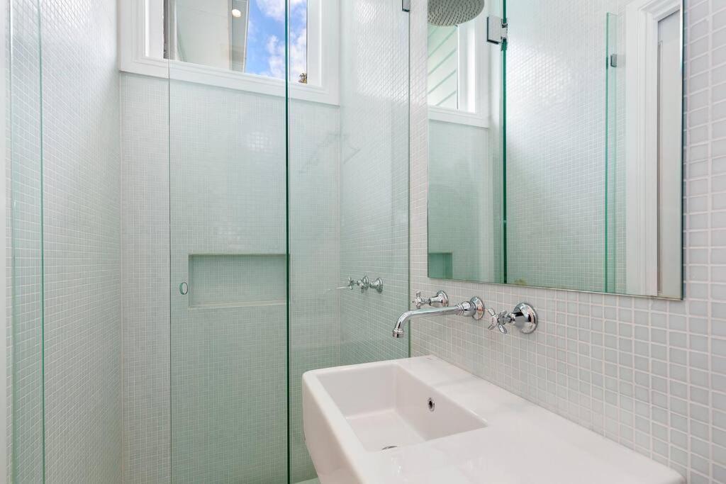 Point Leo Luxury Beach House - Point Leo - Housity