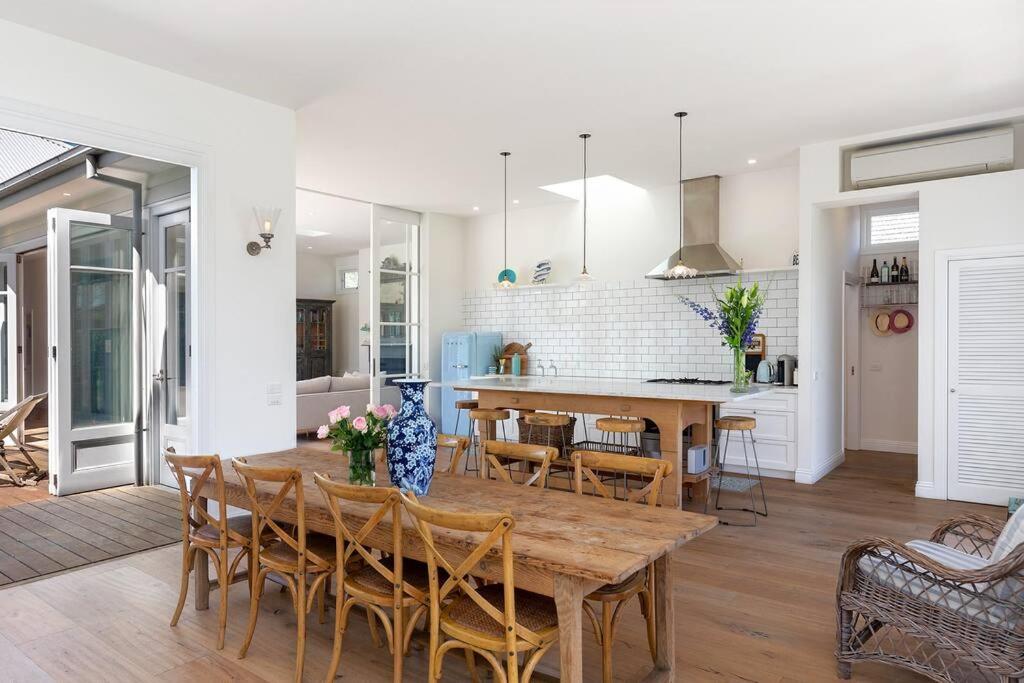 Point Leo Luxury Beach House - Point Leo - Housity