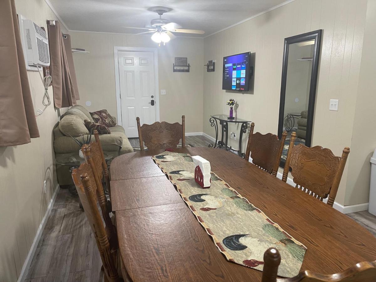 2 Bedroom Cabin next to Silver Dollar City - Housity