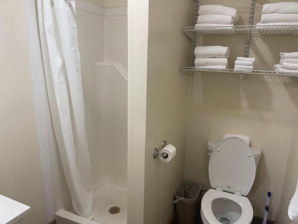2 Bedroom Cabin next to Silver Dollar City - Housity