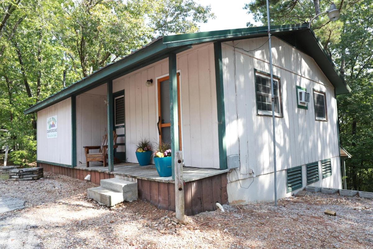 2 Bedroom Cabin next to Silver Dollar City - Housity