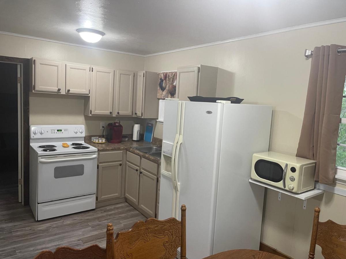 2 Bedroom Cabin next to Silver Dollar City - Housity