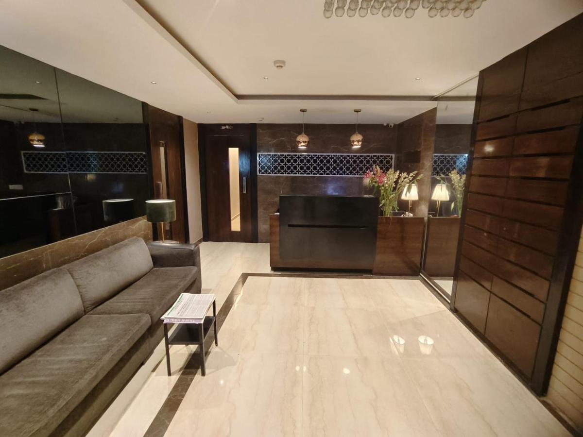 Suitetrails - The Majlis Hotel - Colaba Mumbai