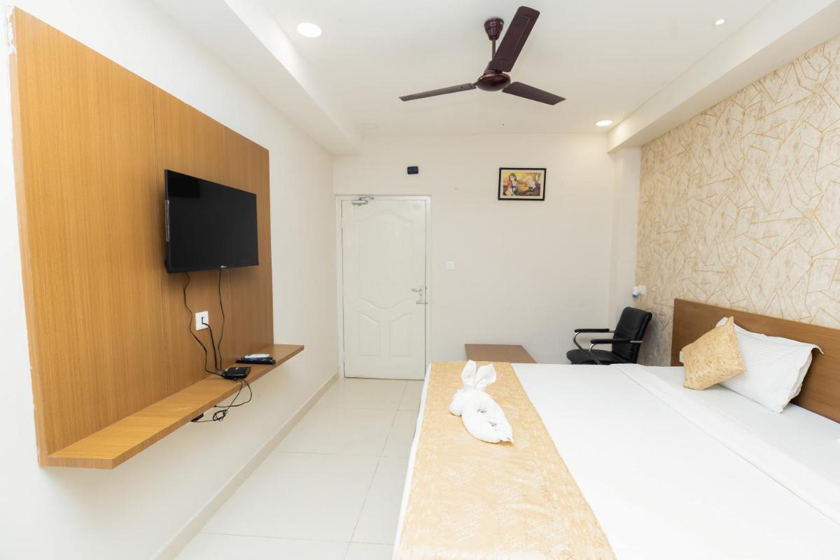 Rosewood Luxury Hotel - Housity
