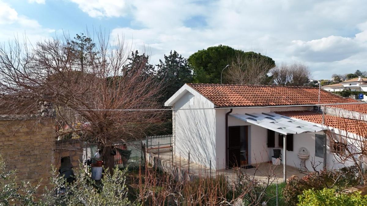 N192 - Numana, nuova villetta con portico - Housity