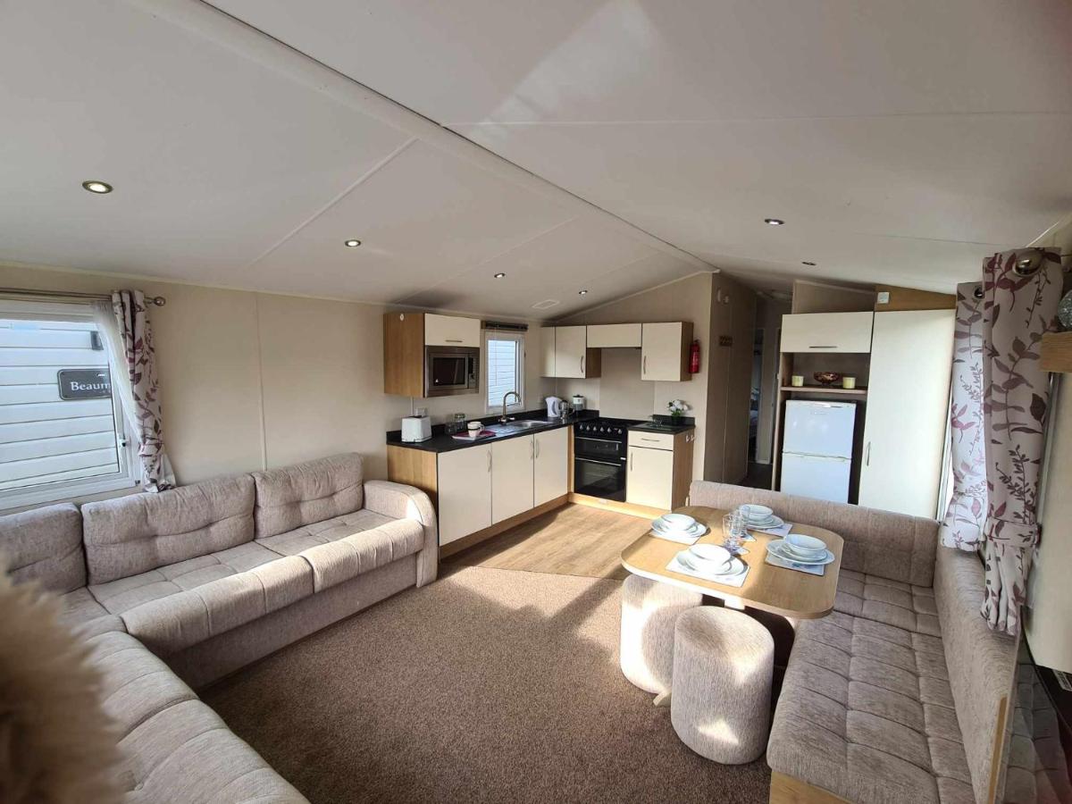 Happy Days Caravan Primrose Valley - Housity