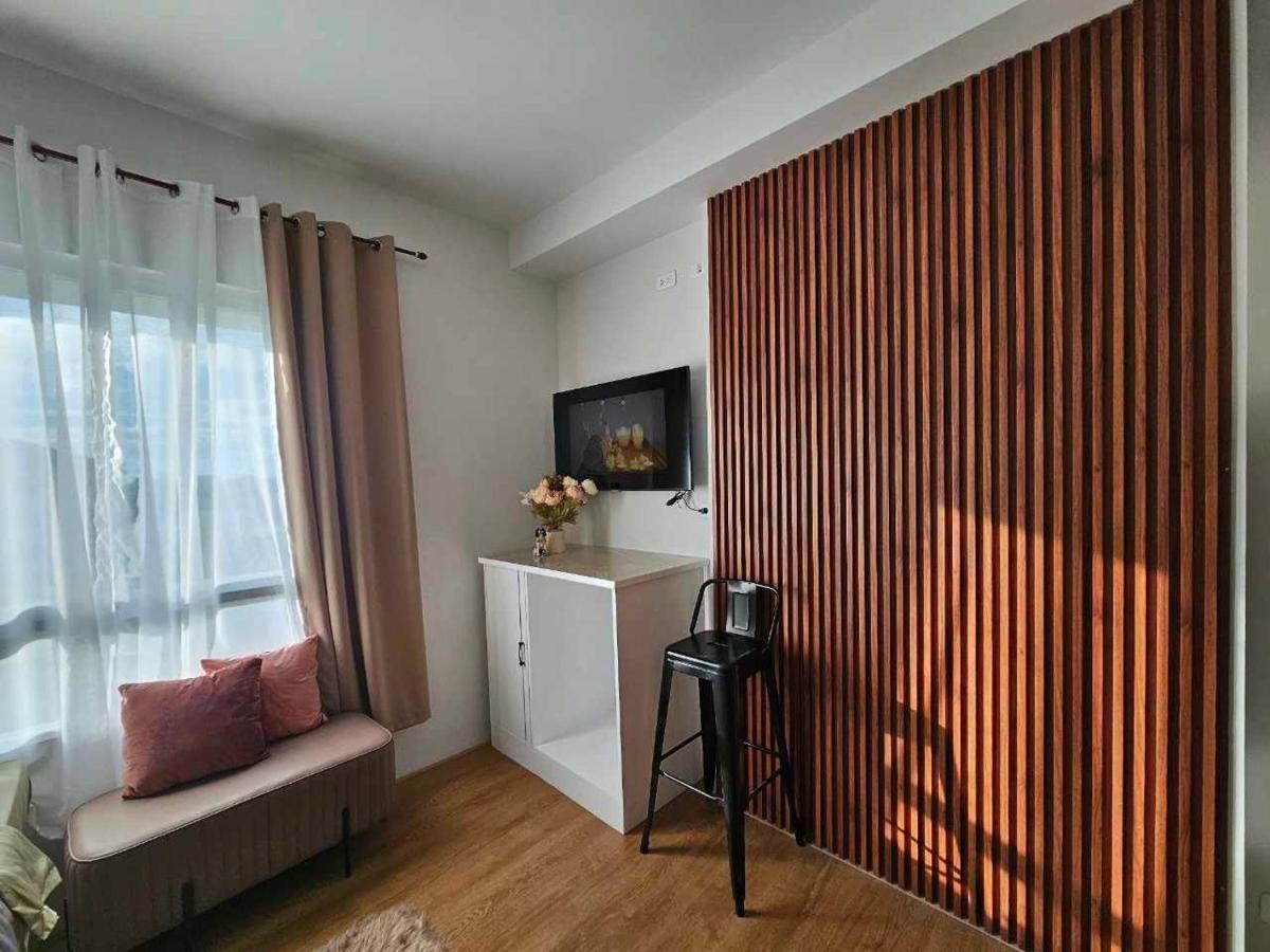 ChicHavens Door- Condo Airbnb @ Mesatierra Garden Residences - Housity