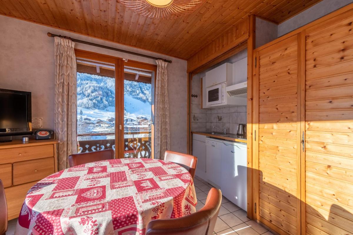 Un ou plusieurs lits dans un hébergement de l'établissement Hôtel Les Côtes, Résidence Loisirs et Chalets