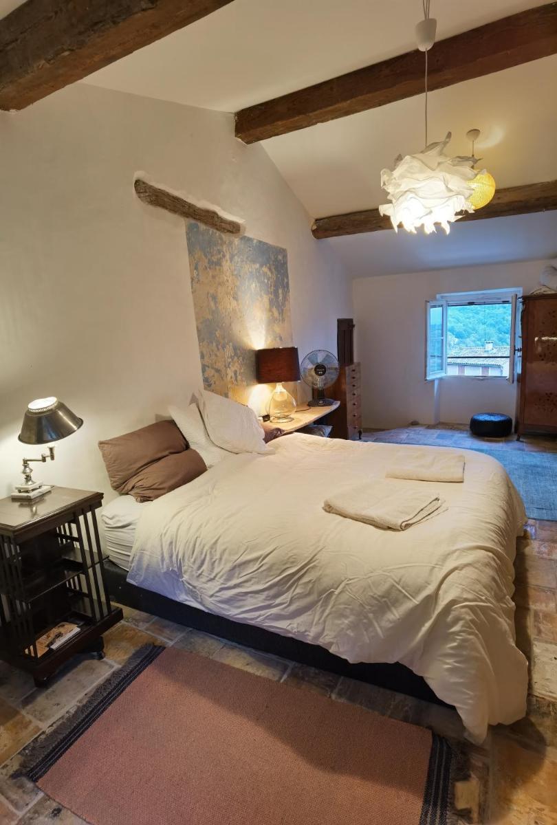 Suitetrails - Spacious stylish Provencal house with terrace