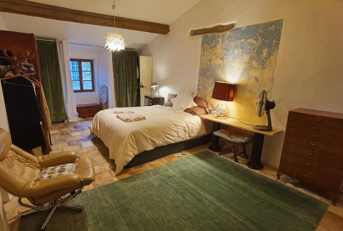 Spacious stylish Provencal house with terrace - Housity