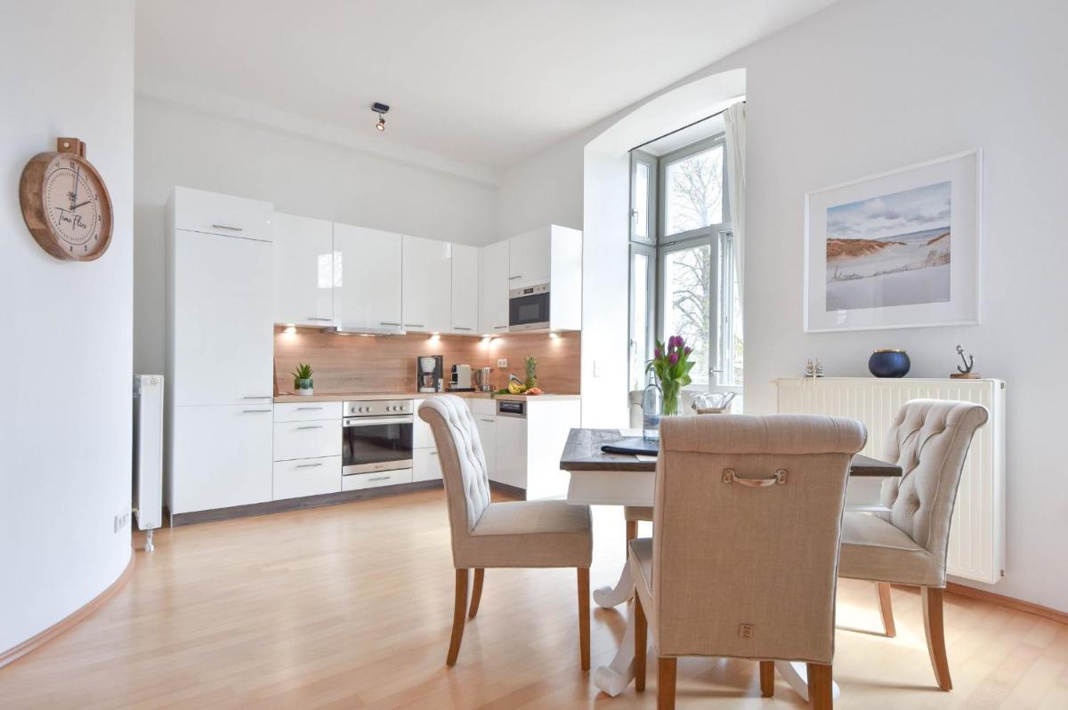 Villa Seeschloss 01 - Housity