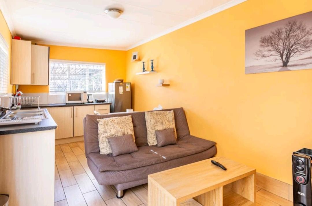 Lovely Linden Cottage with Solar Inverter - Housity