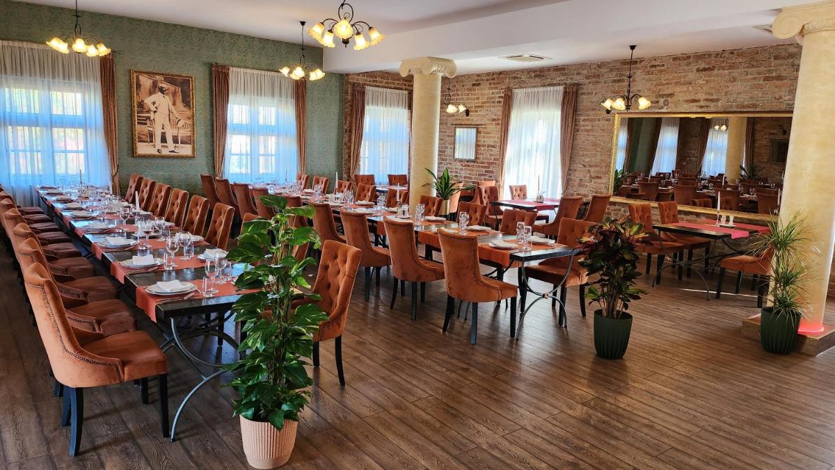 Hotel & Restoran Dvorac Gjalski - Housity