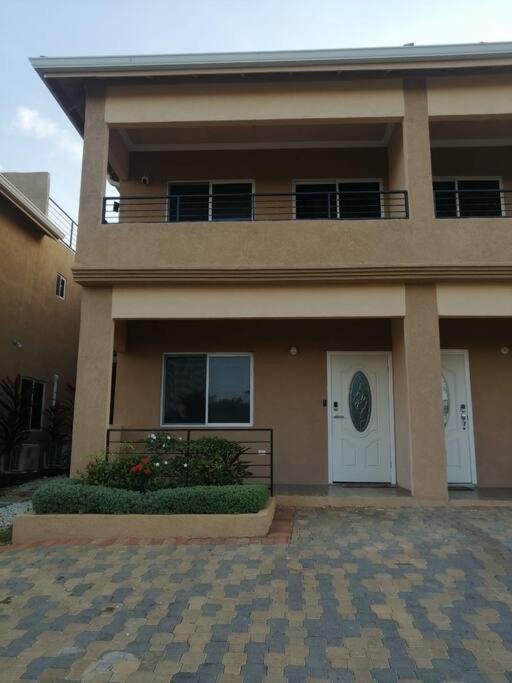 5 Min from Dunn River Fall 2 Bedroom Townhome Pool Balcony - Housity