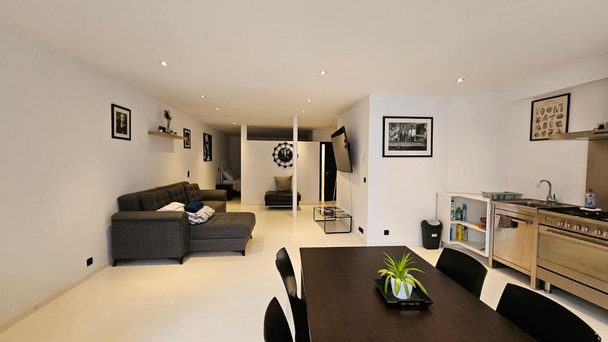 Luise Hollywood - Housity
