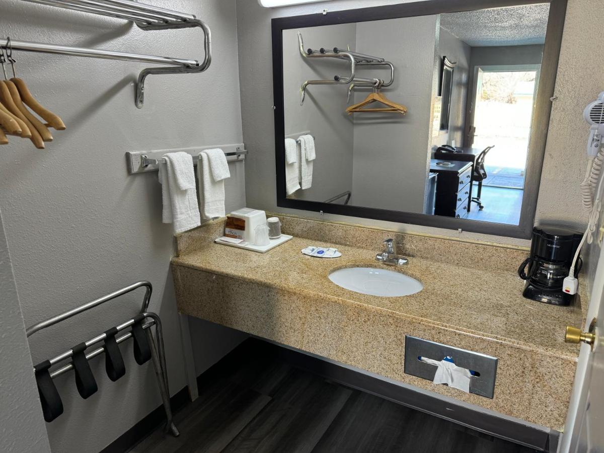 Kansas Inn - Housity