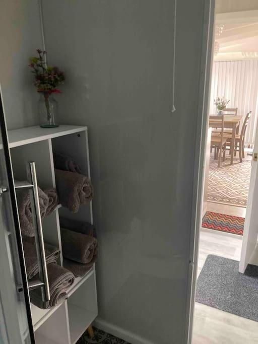 Cwtch Cymru Lodge 7F Caer Beris Holiday Lodge Park - Housity