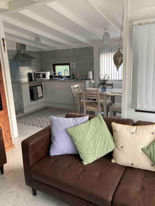 Cwtch Cymru Lodge 7F Caer Beris Holiday Lodge Park - Housity