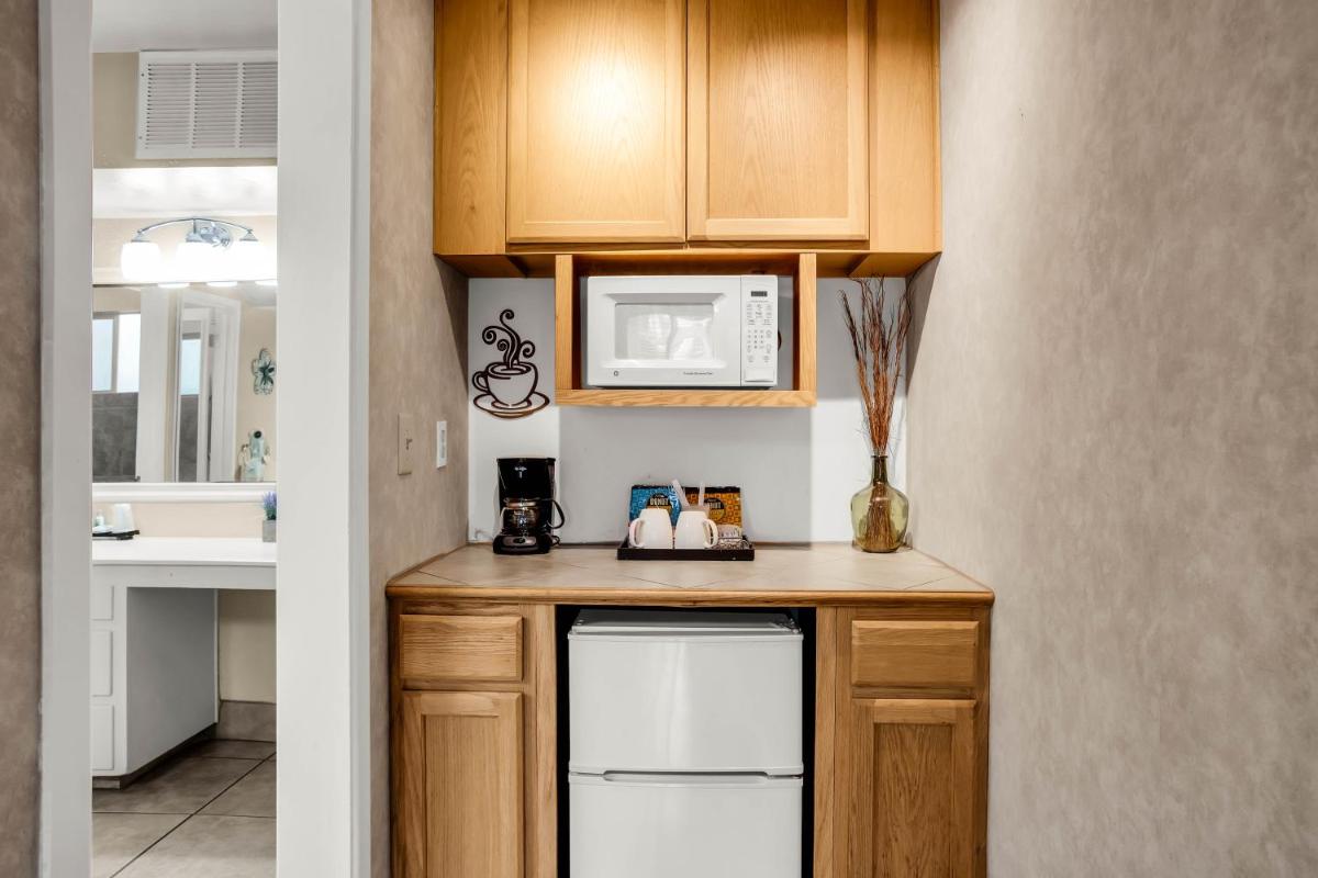 The Inn at Deep Canyon - Housity