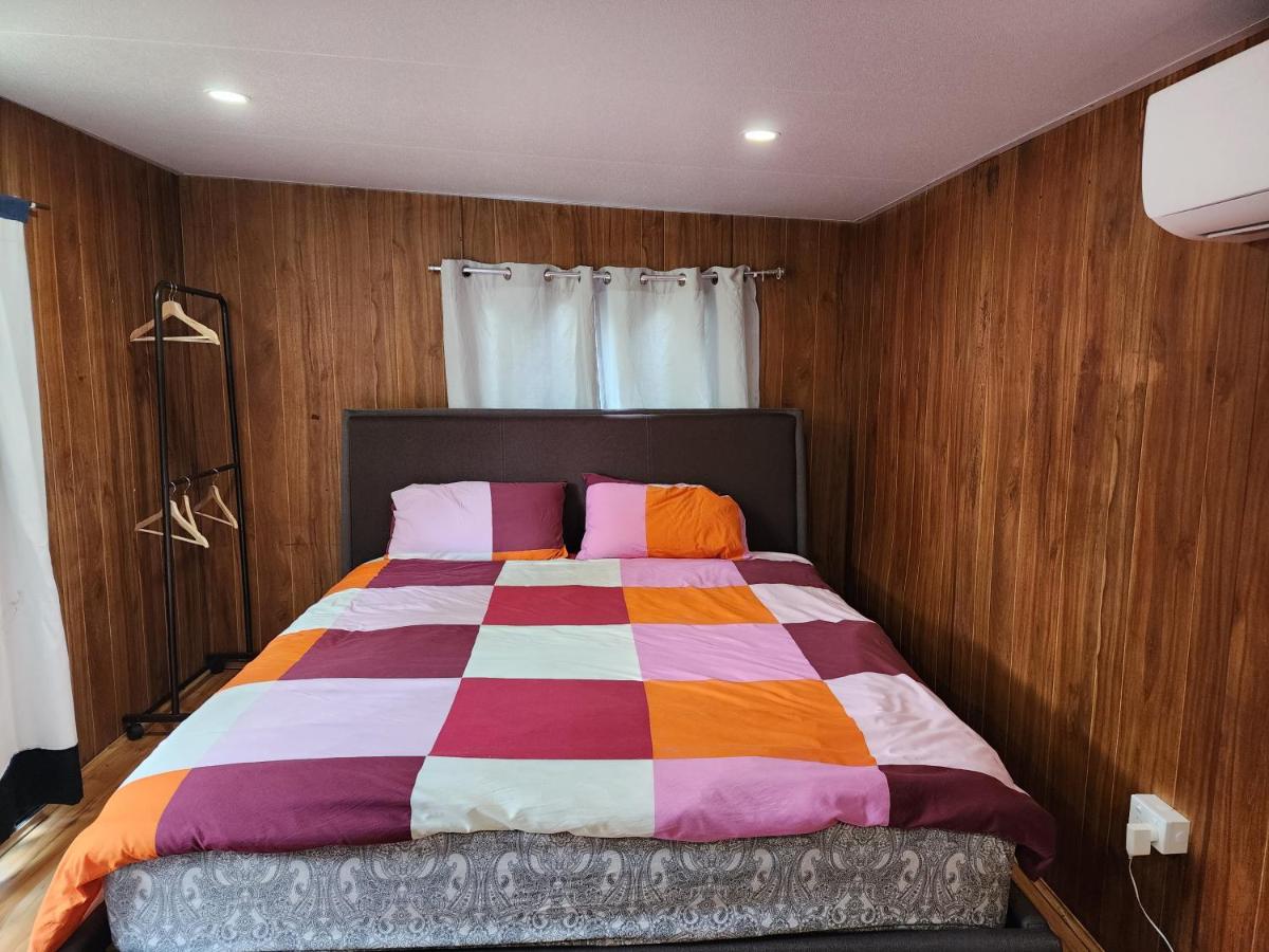 Enchanting Tree Grove, Unique Private Cabin - Housity